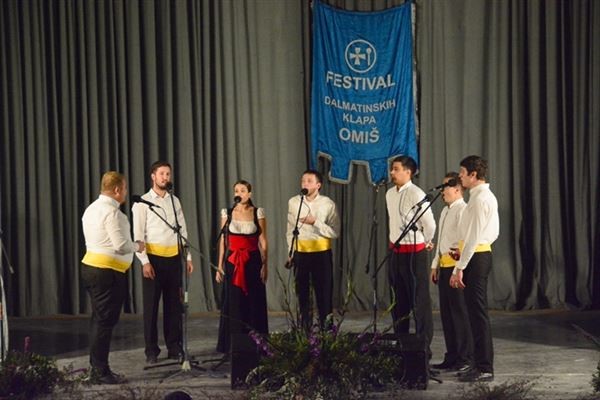 Studentska klapa 'Študija'  na Omiškom festivalu